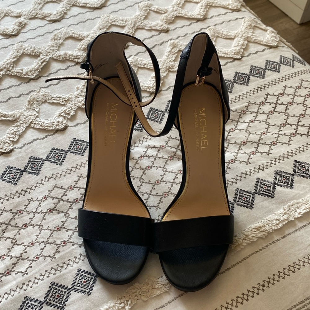Michael Kors size 8 black high heel